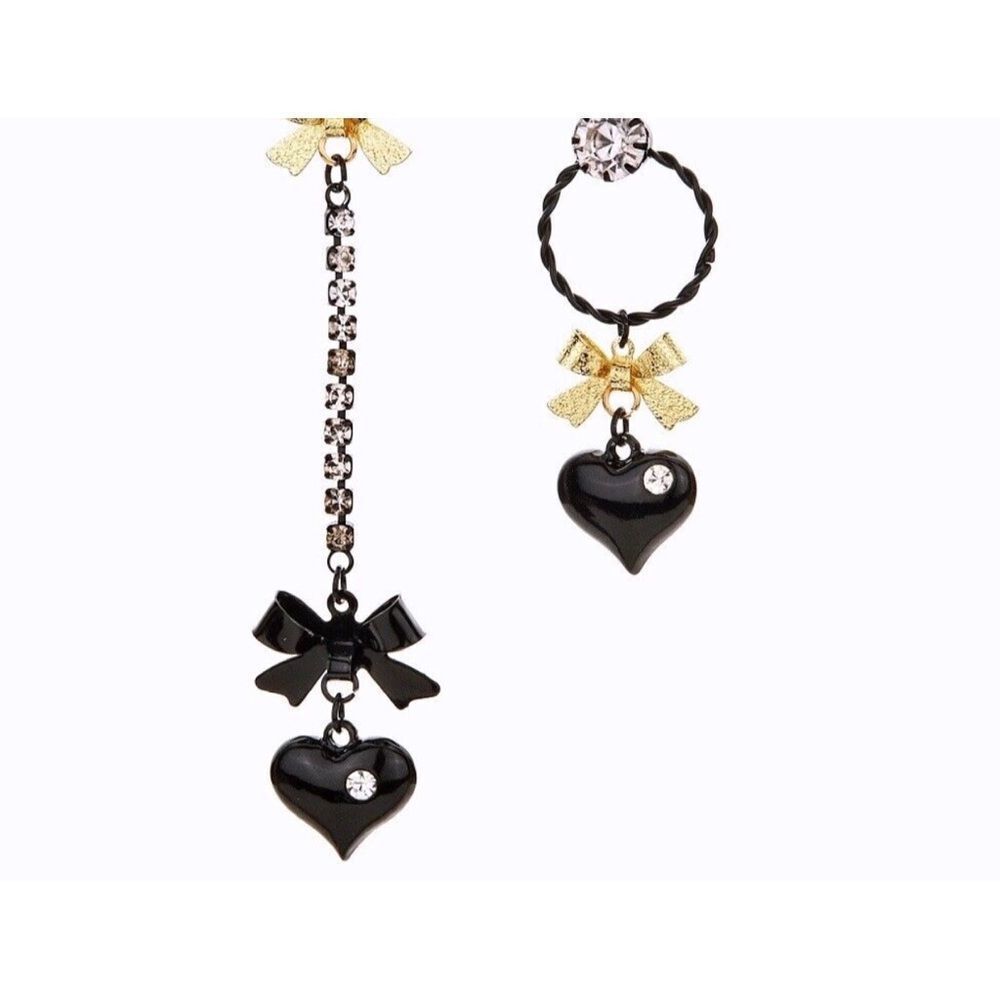 🖤 Betsey Johnson mismatched dangle heart earrings 🖤 - Picture 3 of 5
